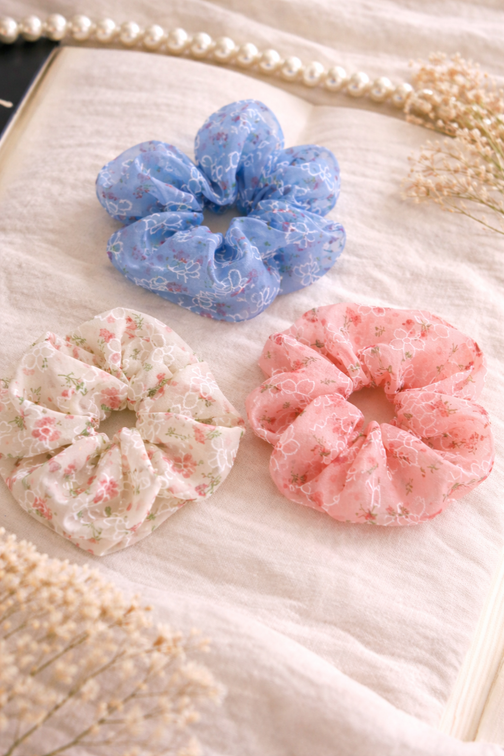 Mini Daisy Bloom Hair Scrunchie